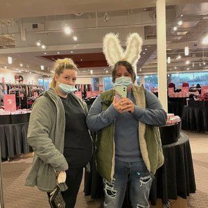 Meet your Posher, Kelly. AKA KitKatKellyKat. My mom called me this.